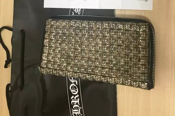 ☆品質安心保証☆クロムハーツ 財布 コピー ゼロピラミッドスタッズ