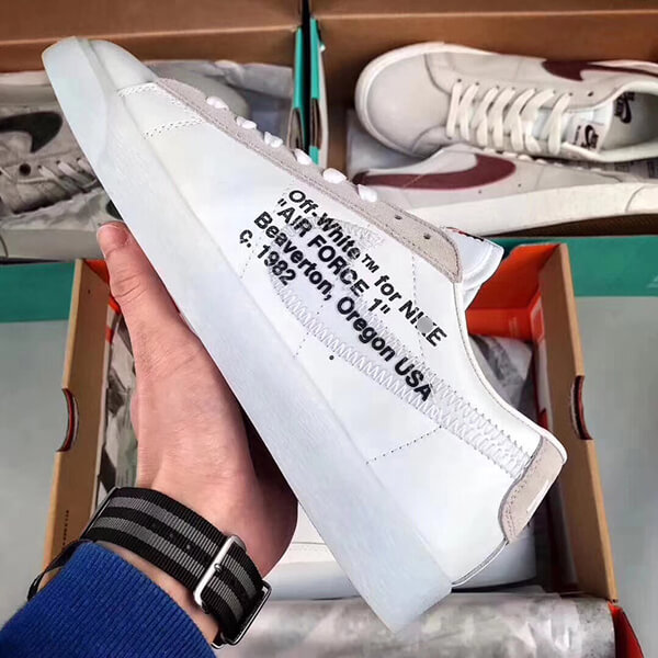 Off-white (オフホワイト) クッション&カバー 商品名 【オフホワイト OFF-WHITE】 OFF-White x ナイキ Blazer Low