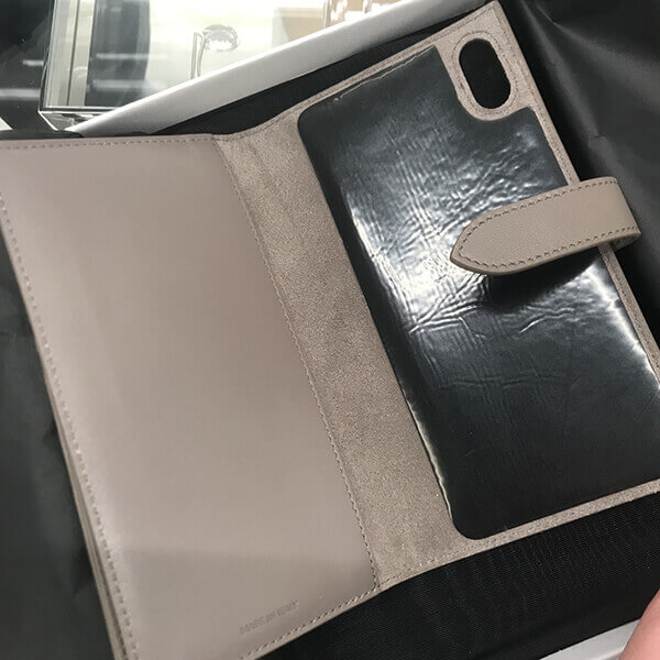 送料込【セリーヌ】NEW♪手帳型 iPhone X/XS/XS Max ケース 10C923BPY