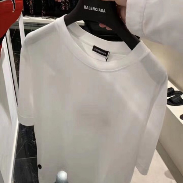 すぐ届く♪【バレンシアガ】バックプリントがポイント Tシャツ白黒