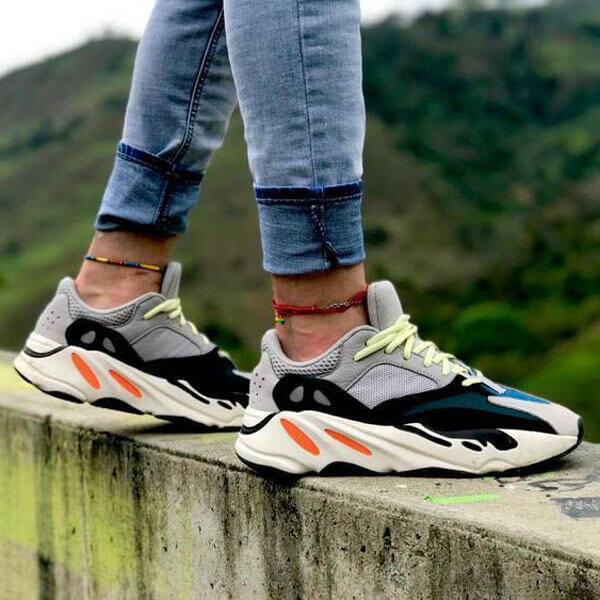 アディダスYeezy Boost 700 コピーWave Runner イージー ウェーブ