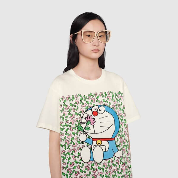 DORAEMON グッチ◇ドラえもん コラボ コットン Tシャツ偽物 お花畑柄