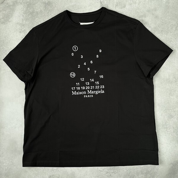 メゾンマルジェラ ナンバリングロゴ エンブロイダリー Tシャツ コ