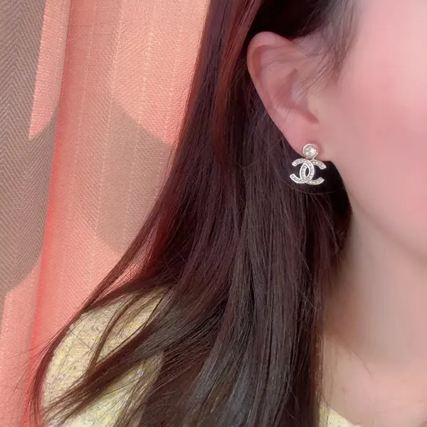 シャネル ピアス キラキラ 上品 【公式通販】