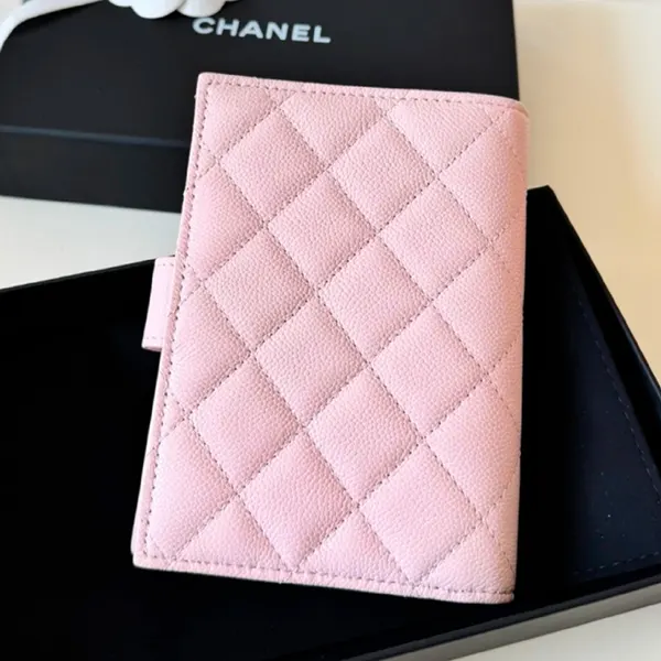 CHANEL パスポートケース ピンク　キャビアスキン シャネル キャビアスキン パスポートケース カードケース AP3791