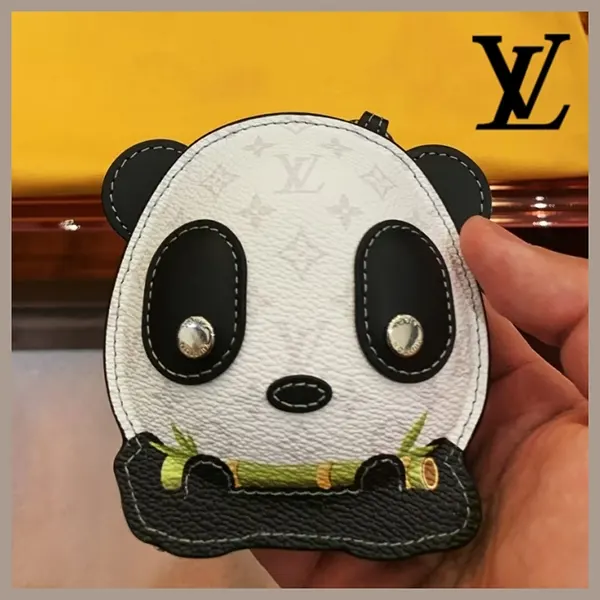 大人気☆即完売必至ルイヴィトン バッグチャーム・LV パンダ コピー