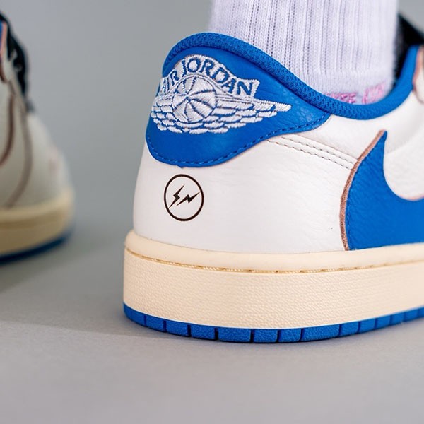 ナイキ×トラヴィススコット x FRAGMENT Air Jordan 1 Low OG SP DM7866