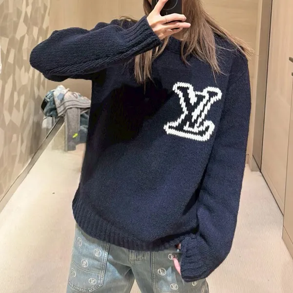 上品でモダンなロゴ使い】ルイヴィトン クールネックセーター 偽物 LV