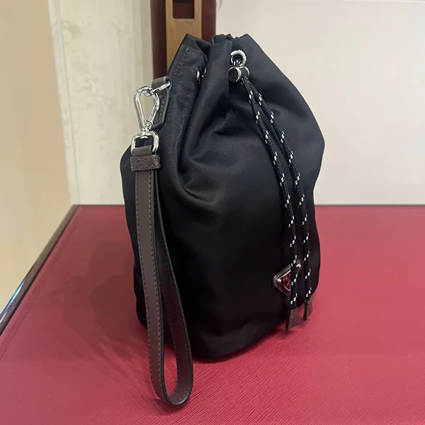 プラダ◇Speedrock Re-Nylon レザー 巾着ポーチ クラッチバッグ 2NE067