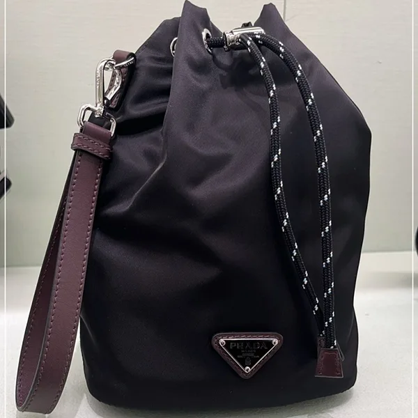 プラダ 巾着バッグ プラダ◇Speedrock Re-Nylon レザー 巾着ポーチ クラッチバッグ 2NE067
