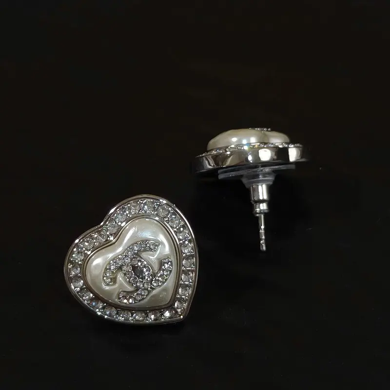 ハートで可愛くお洒落に♡シャネル ピアス CCロゴ ABB632 B14143 NR575
