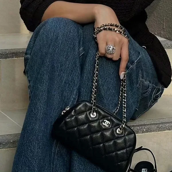 CHANEL ゴールド モカシンとクラッチバッグ 38 小さくて大容量◇シャネル チェーン ラウンド クラッチ バッグ AP5092