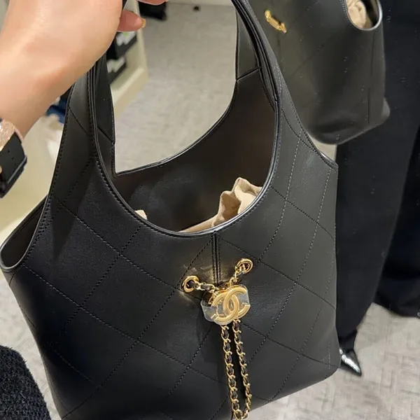 超人気☆【お洒落なフォルムと収納力】シャネル プチ カバ 