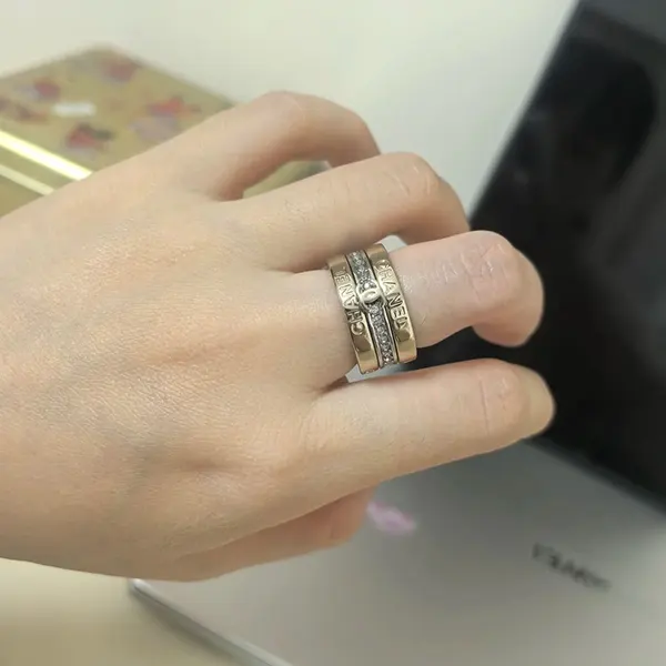 高品質シャネル 3連 ラインストーン リング コピー CCロゴ ABH091