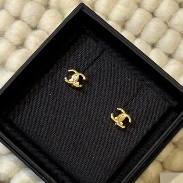 高品質シャネル CCロゴ ピアス ゴールド シンプル デイリー ABH151