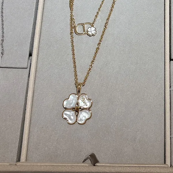 クローバーが可愛い♡】ディオール Cloverネックレス スーパーコピー