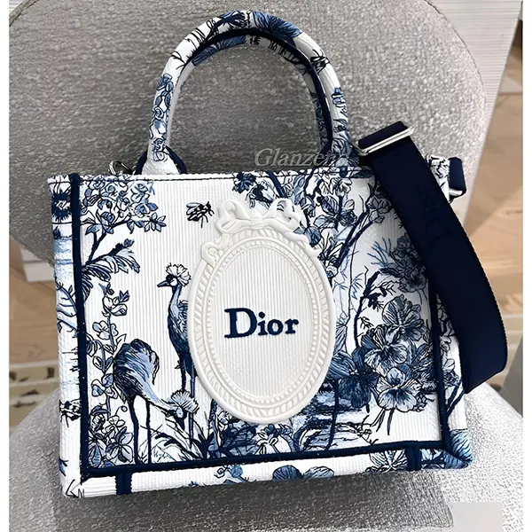 完売必至！ディオール Book Tote バッグ コピー ミニ ブックトート