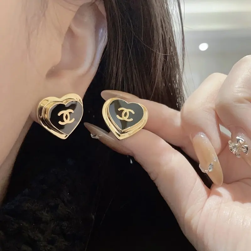 ハートが大人可愛い♪【シャネル】大人気 CCロゴ ピアス ABH118 B23545