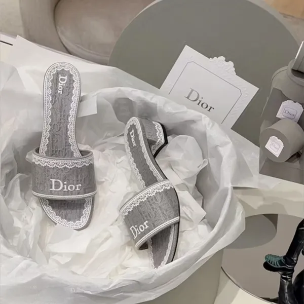 完売必至！ディオール Dentelle ヒールスライド サンダル コピー