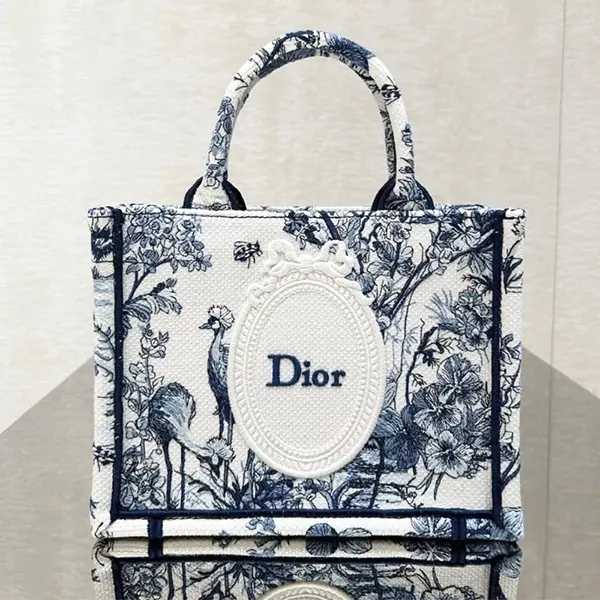 完売必至！ディオール Book Tote バッグ コピー ミニ ブックトート