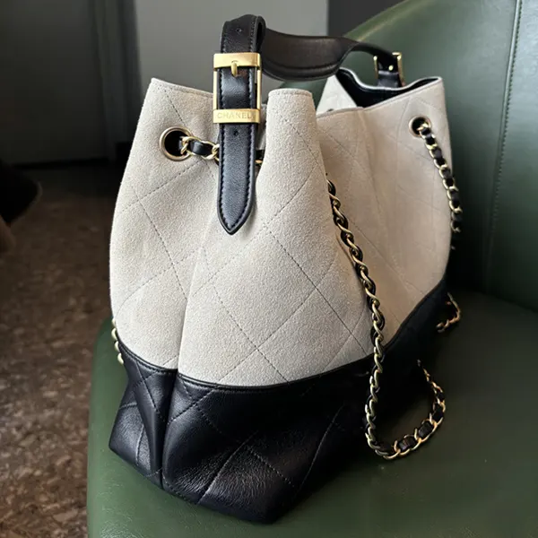 シャネル スエード ショルダーバッグ コピー AS5634 B20827 U1535